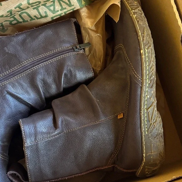 El Naturalista Leather Boots - Picture 2 of 6